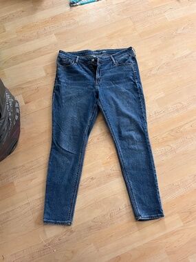 Women’s Old Navy Jeans Mid-Rise Rockstar Super Skinny Size 14